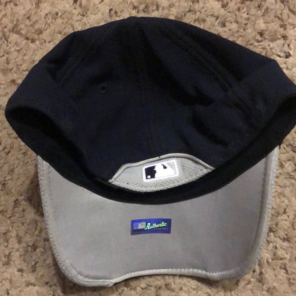 NY Yankees Official Batting Practice Hat - Picture 8 of 9